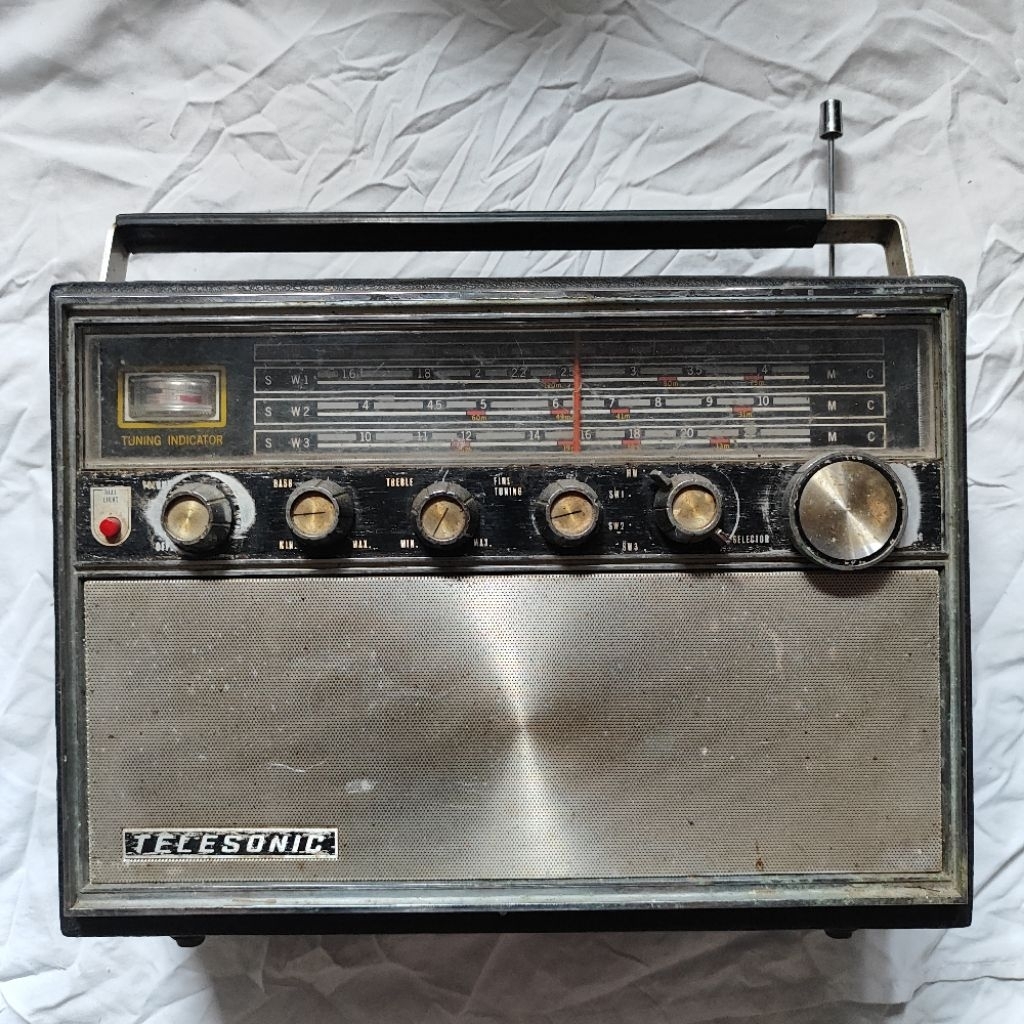 Radio Telesonic jadul kondisi belum dicoba karna batrenya gada besar semua