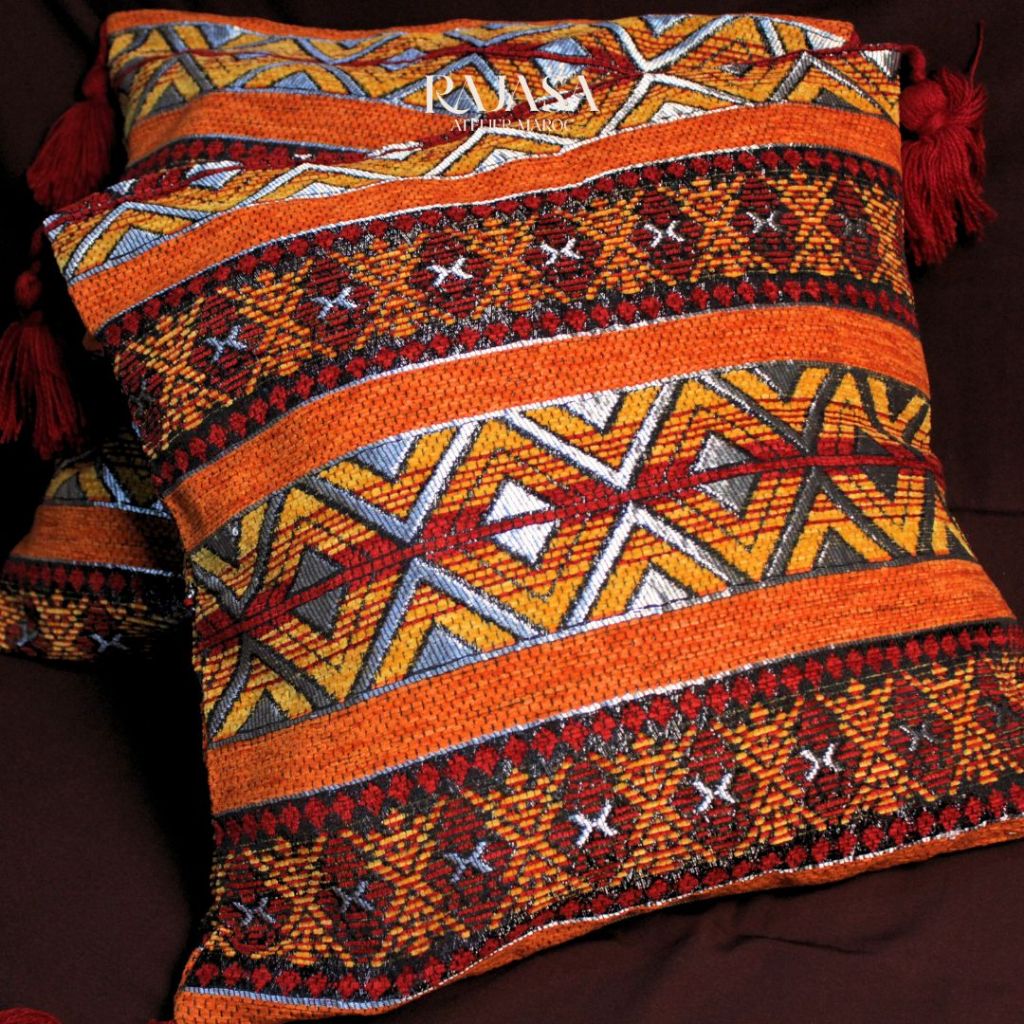 Bantal sofa etnik original dari Maroko, dengan motif tradisional yang sangat artistik dan menarik. c