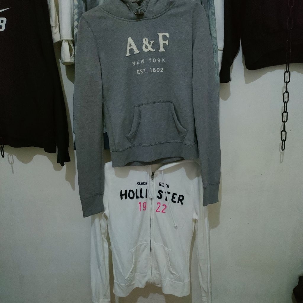 Hollister zipper putih & hoodie abercrombie Ka leaa