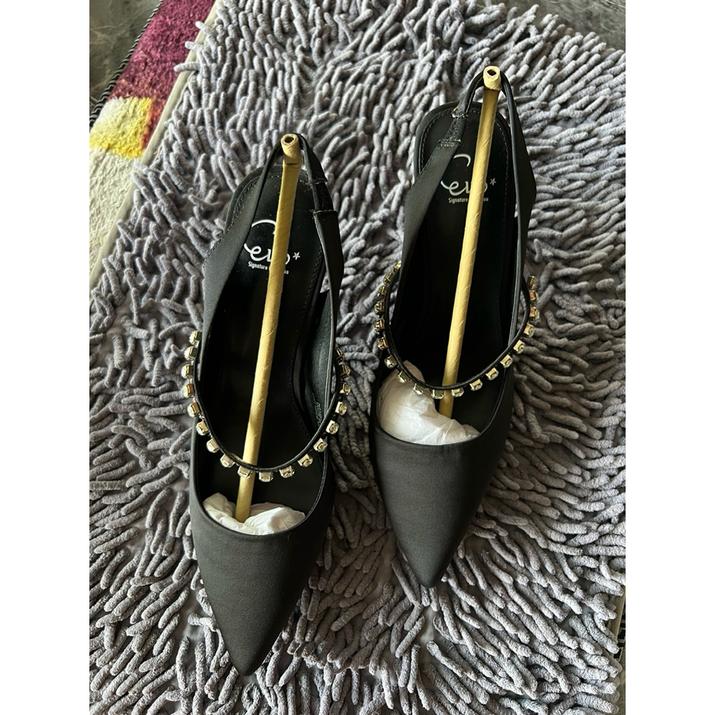 PRELOVED HEELS EVB EVERBEST