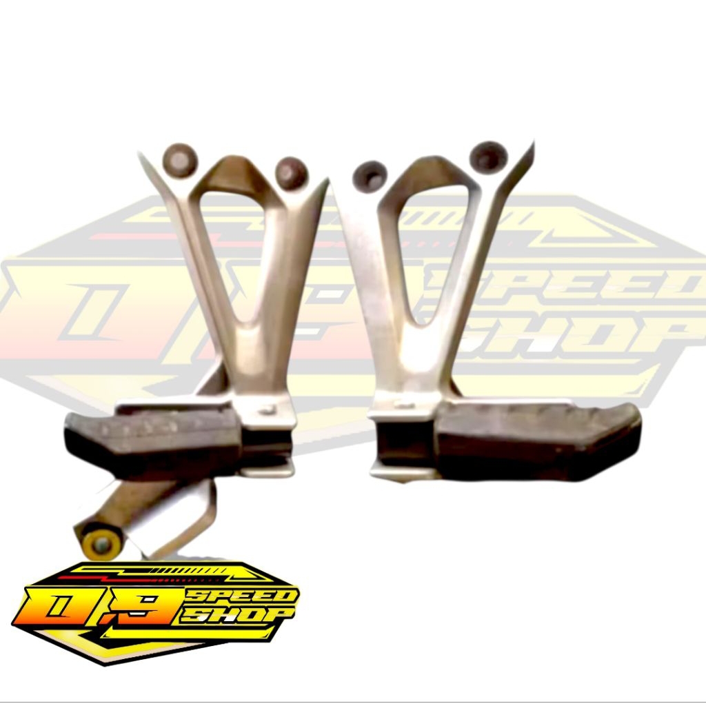 Postep Bostep Footstep Belakang REVO Lama Dudukan Step Belakang REVO Lama