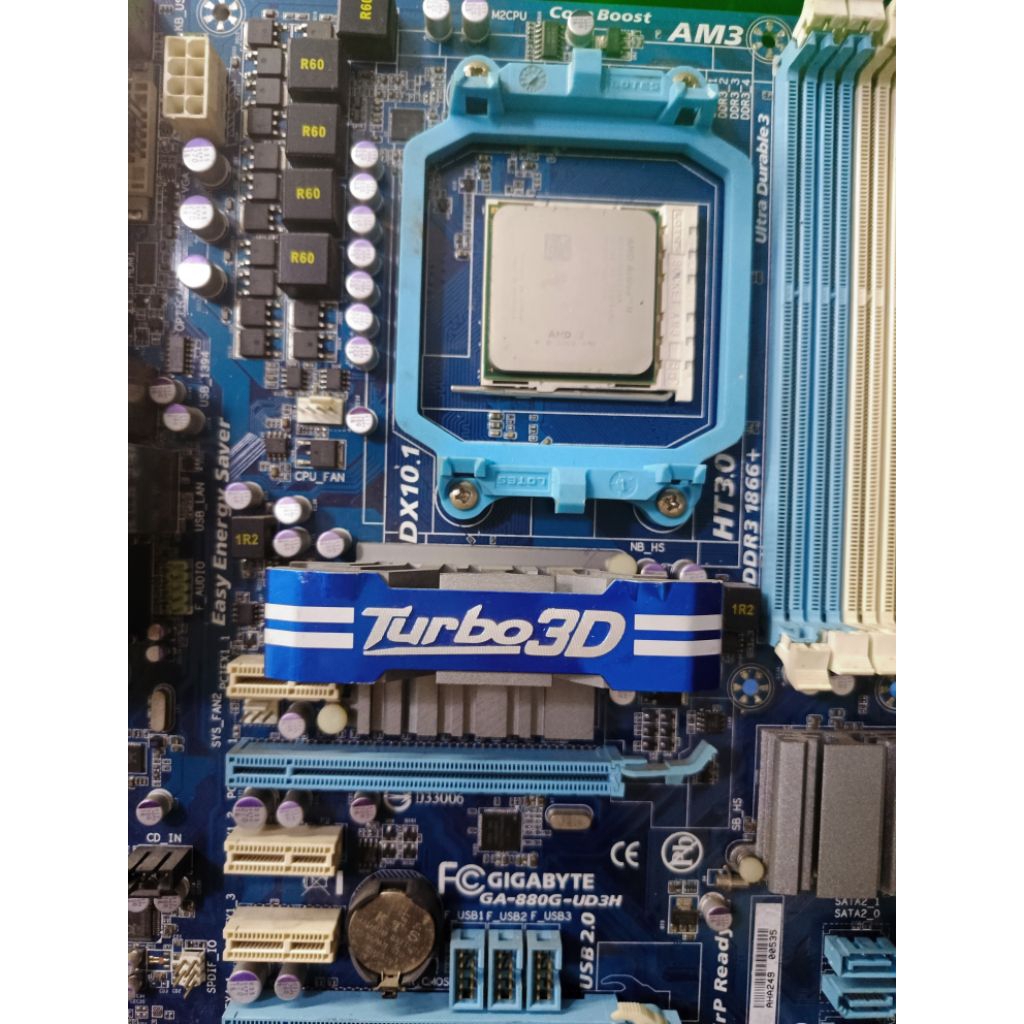 Gigabyte GA880G-UDH3 (AMD Athlon™ II)