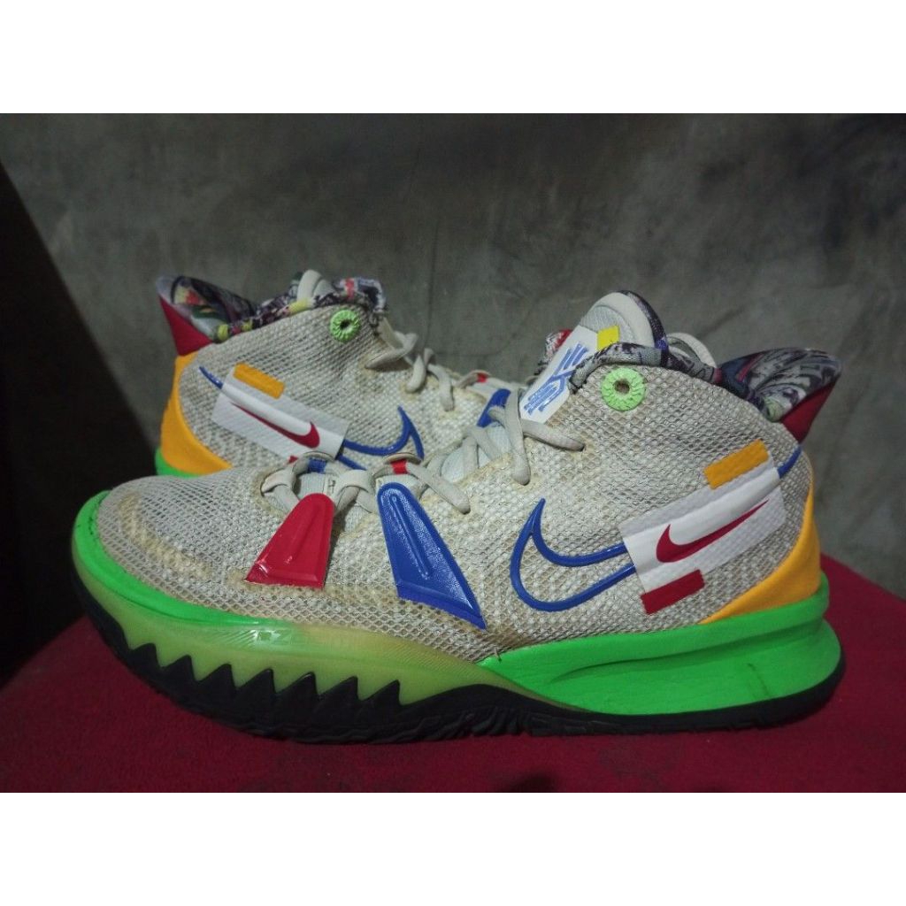 sepatu Kyrie7