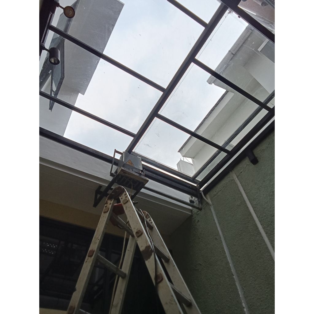 Kanopi sliding remote otomatis buka tutup, atap kaca tempered, solarflat