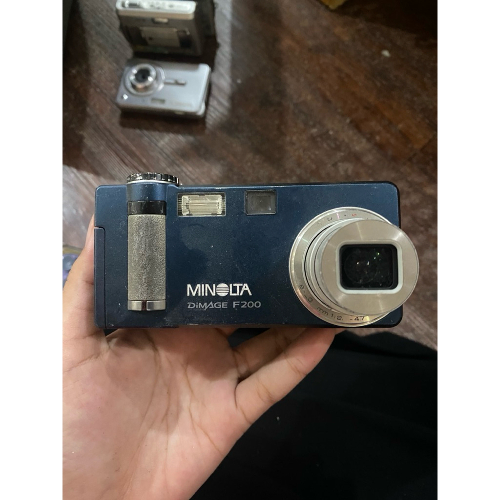 DIGICAM KONICA MINOLTA DIMAGE F200