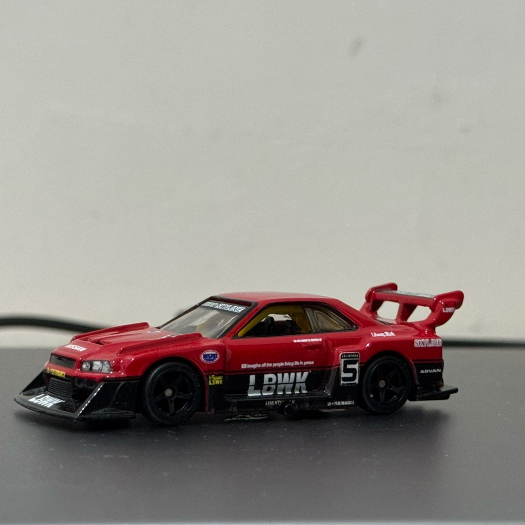 Hot wheels nissan skyline r34 LBWK red