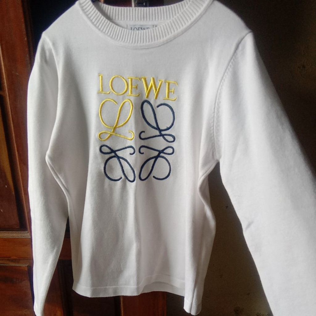 Preloved sweater wanita loewe