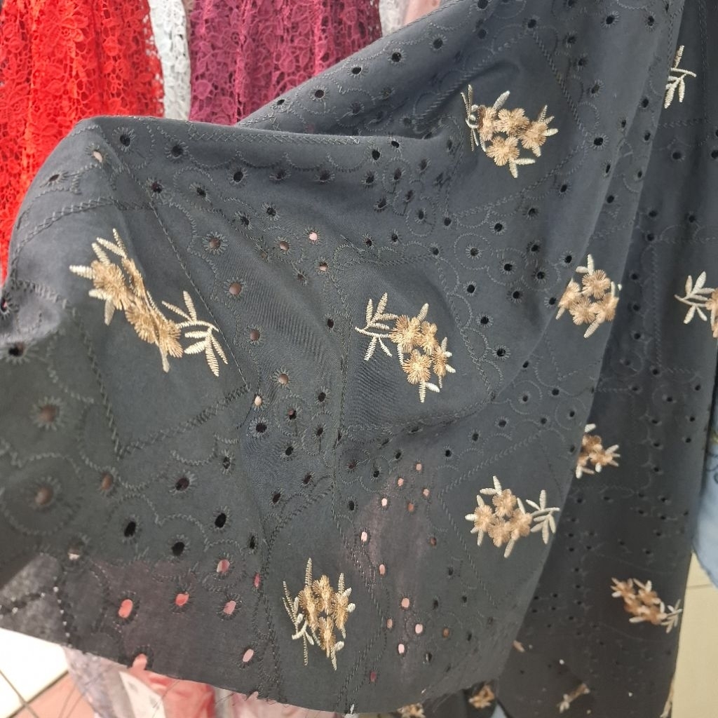 bahan katun bordir motif. kain katun bolong