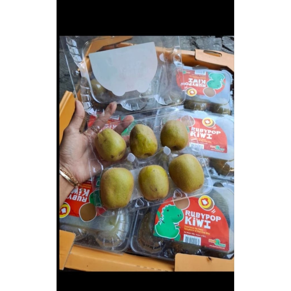 BUAH KIWI MERAH