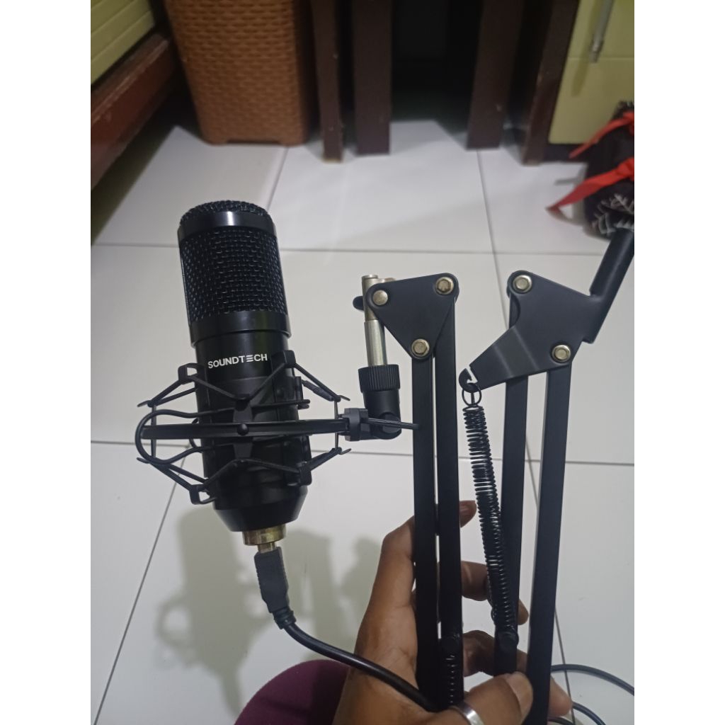 mic condensor soundtech st800