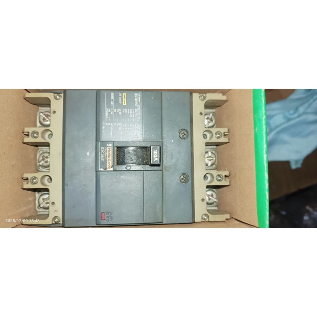 MCCB Schneider 100A - 3 P