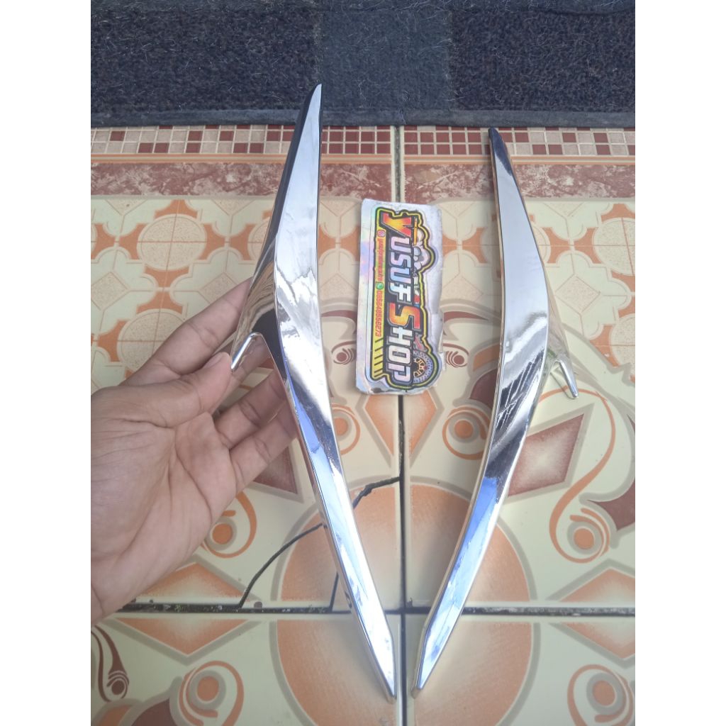 garnish alis lampu vario 110 karbu original Thailand