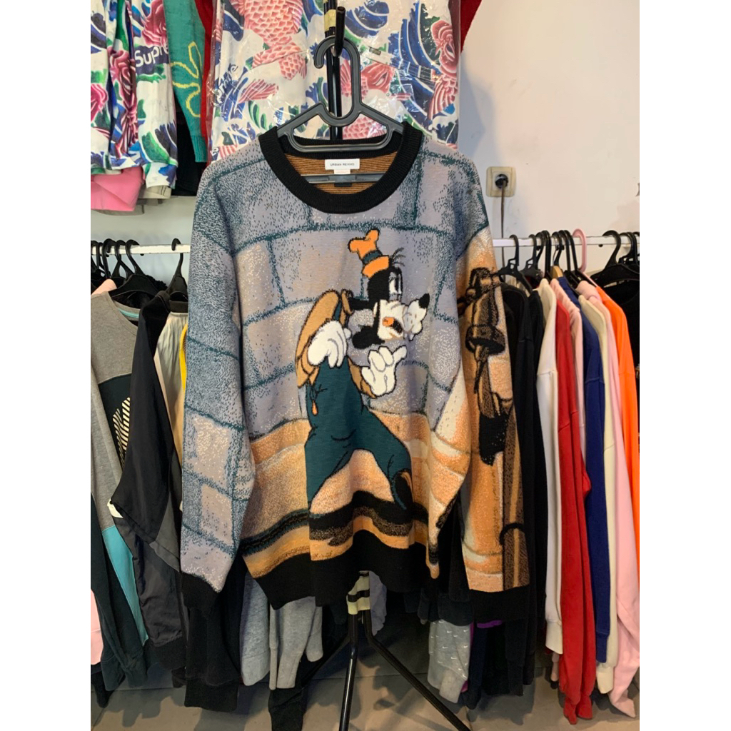 sweater rajut urban revivo goofy disney//knitwear motif//rajut karakter