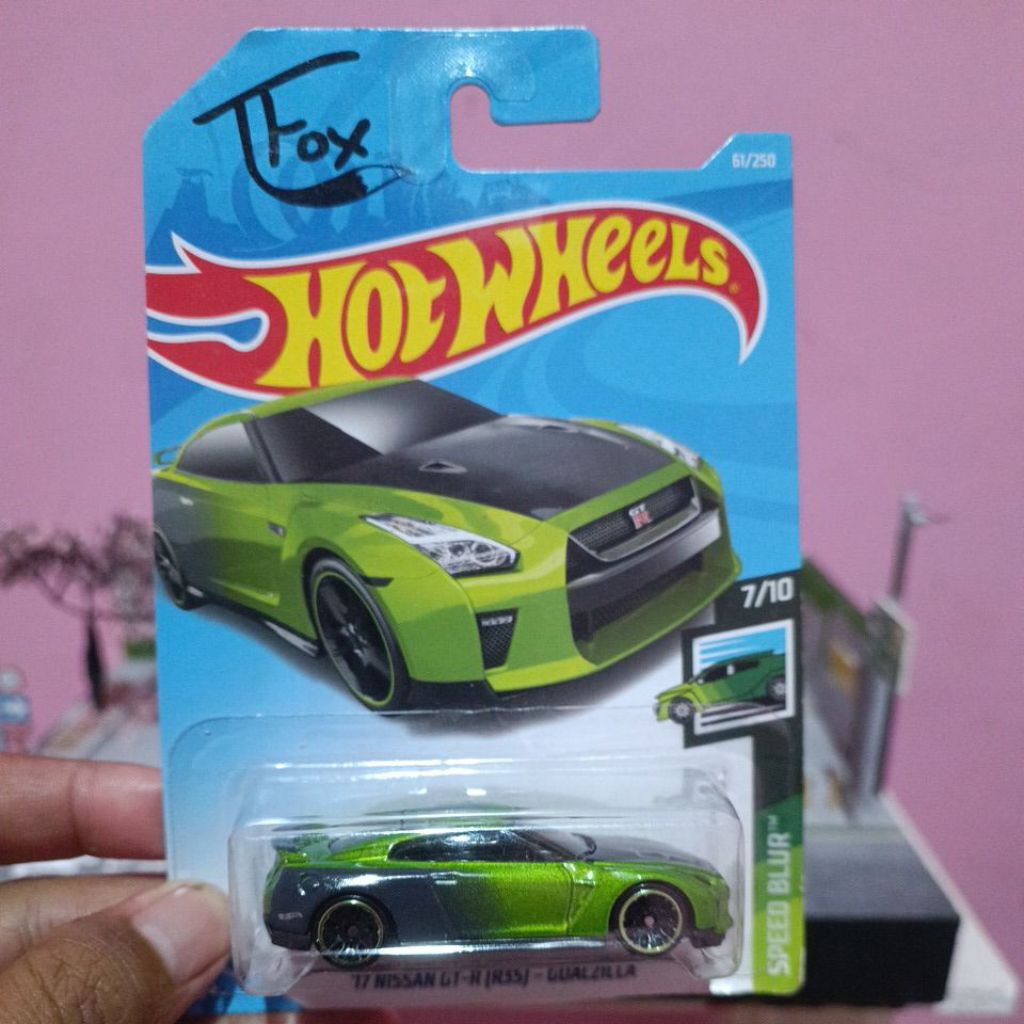 Hot wheels 17 Nissan gt-r r35 guaczilla TFOX