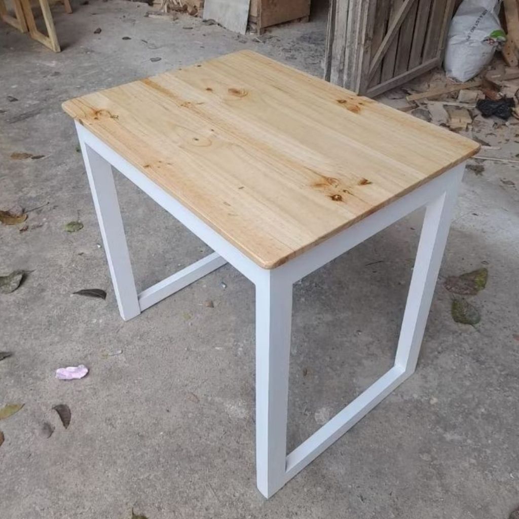 Meja makan minimalis 80x60x75 cm