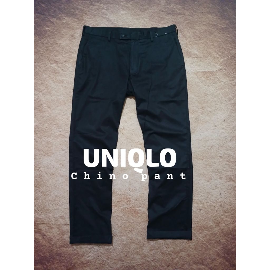 Celana chino keren UNIQLO bahan tebal ngaret bekas pakai