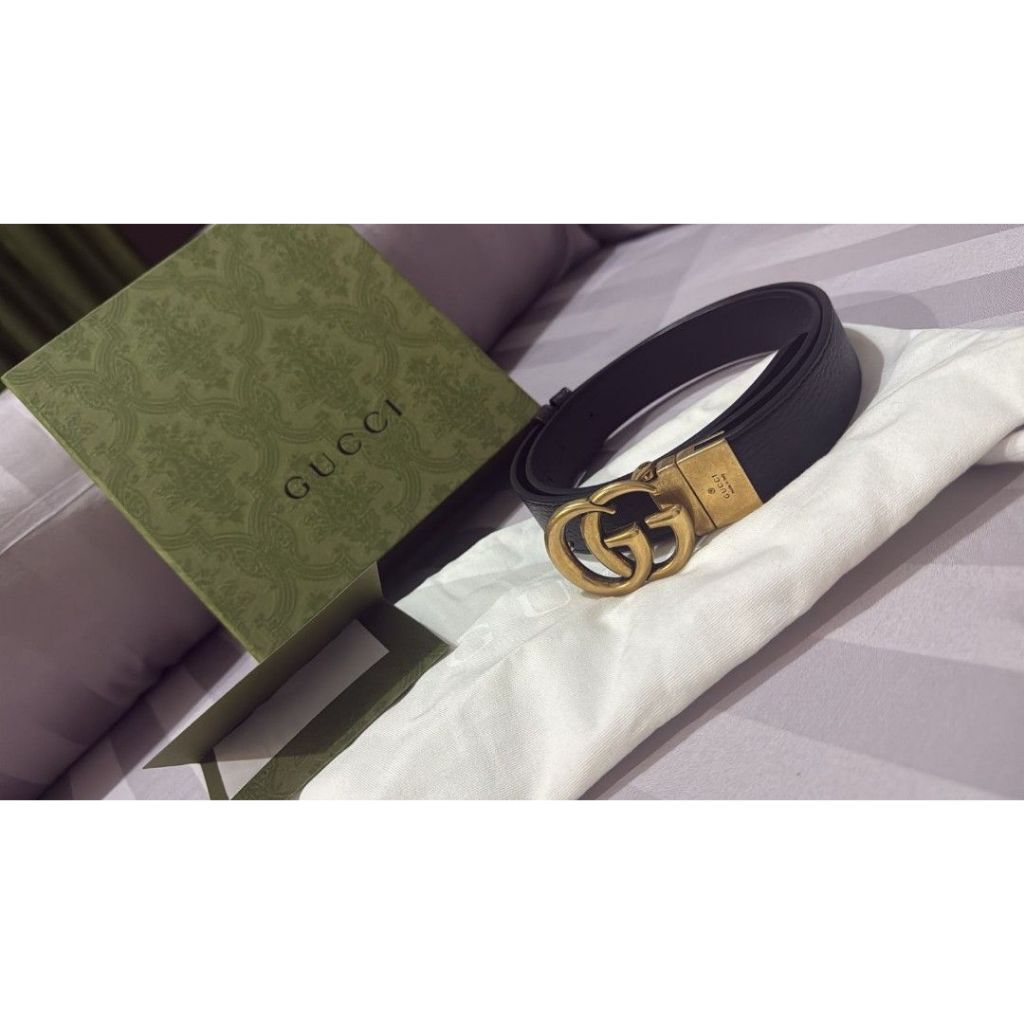 Preloved ori Gucci GG Marmont black leather belt with an aged gold-toned double