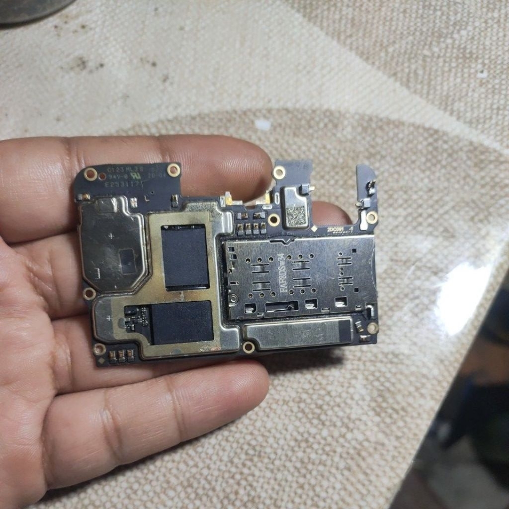 mesin Oppo f7 ram 4/64 kondisi mentok di logo di cas masih ngisi