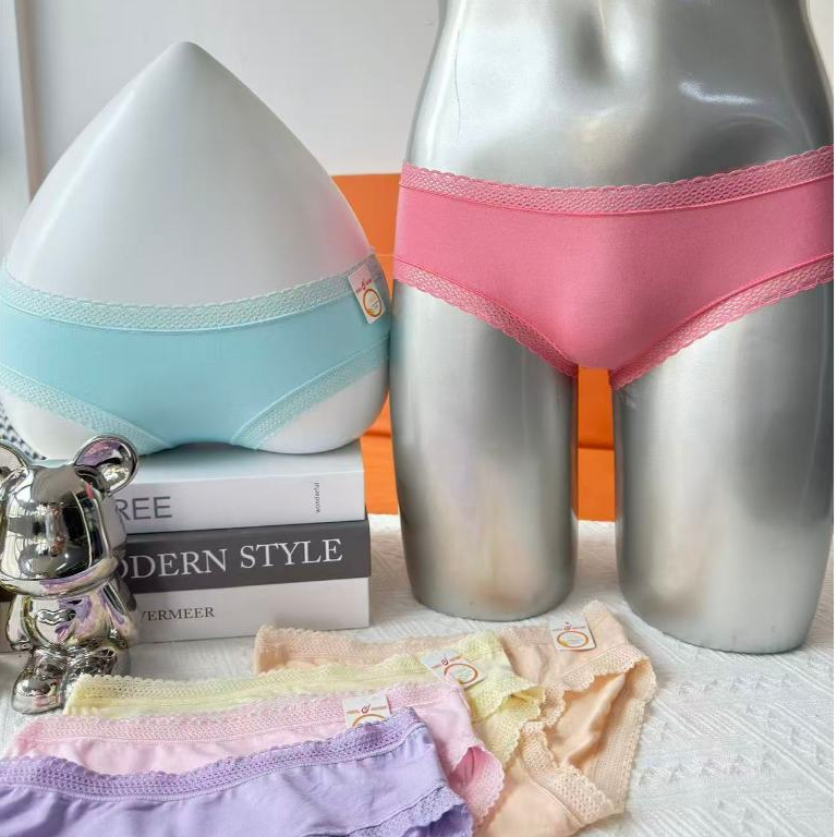 Celana dalam segitiga wanita muda berenda modal celana dalam seksi berpinggang rendah berwarna-warni