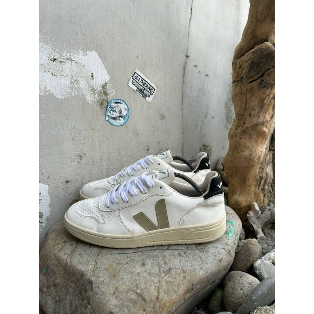 Veja V-10 White Black Leather