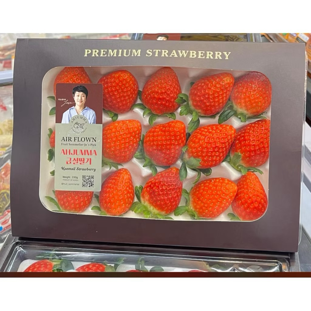 Strawberry Korea Ahjuma Premium / Strawberry Korea Manis Fresh 330gram Gift Box