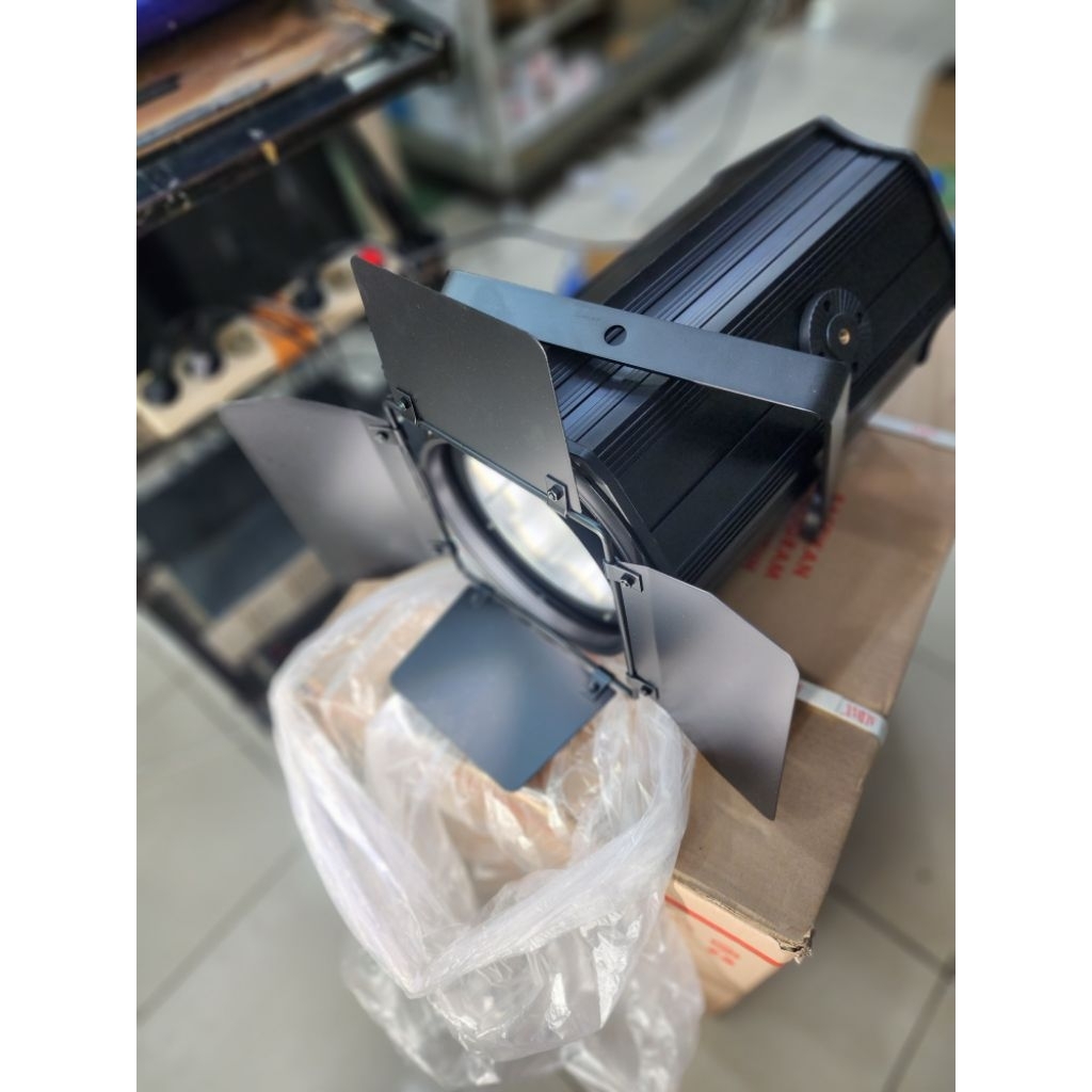 LAMPU TEMBAK FRESNEL COB 200W BISA ZOOM / COB 200 ZOOM / COB200 ZOOM