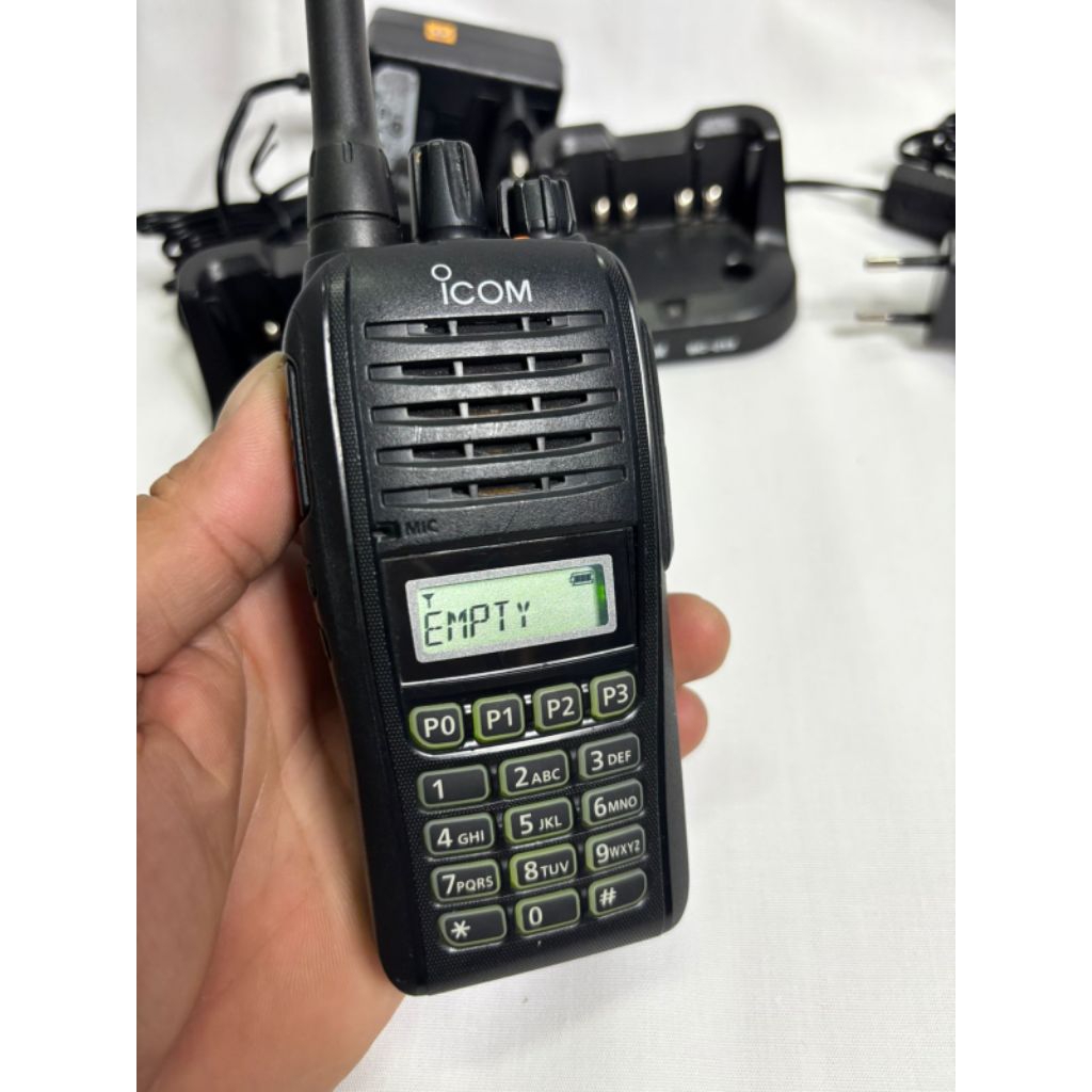 HT Radio Icom VHF Handheld Transceiver IC-V88 1pc second baru