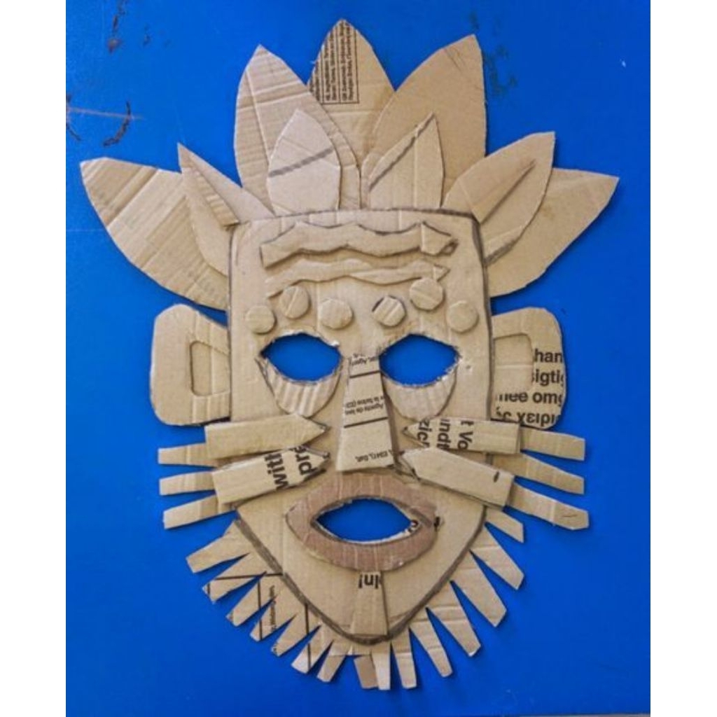 kerajinan topeng karakter pedalaman dari kardus