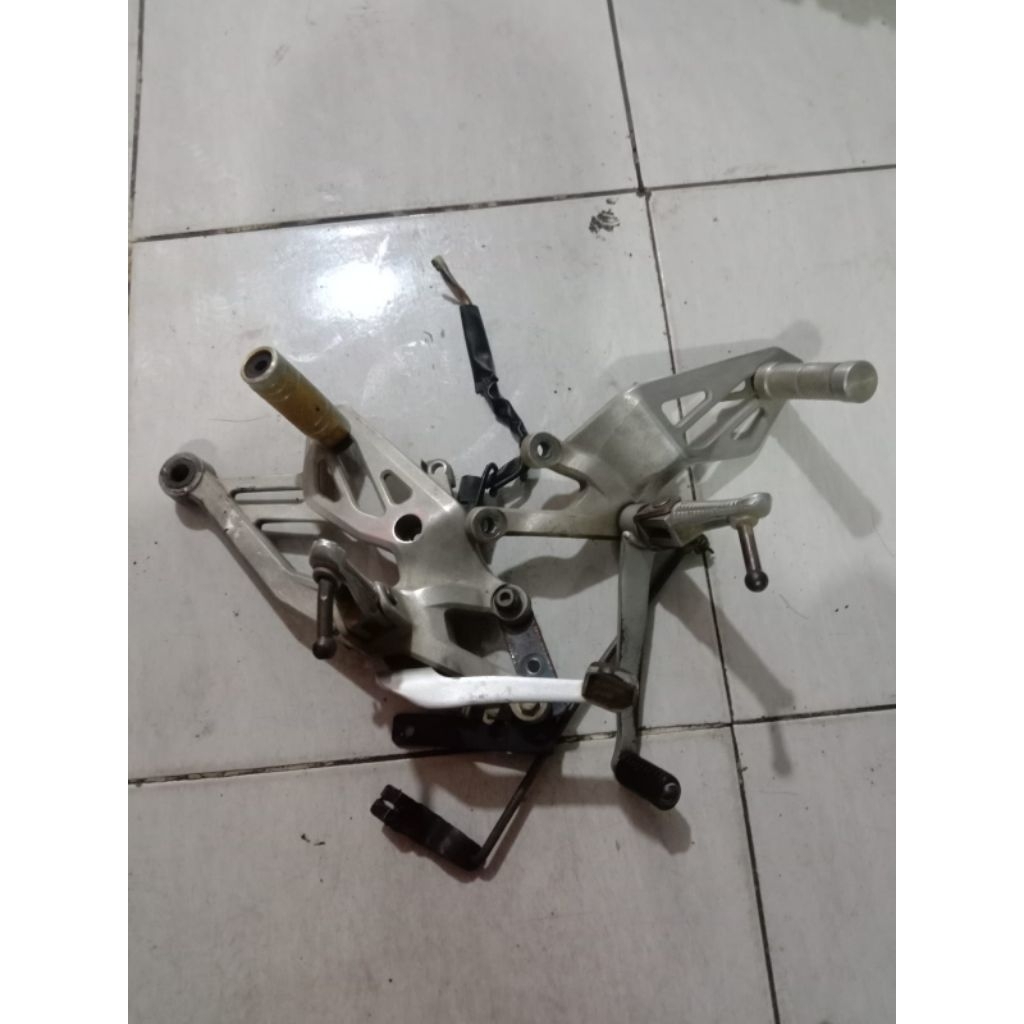 footstep step depan original r15 v3 vva