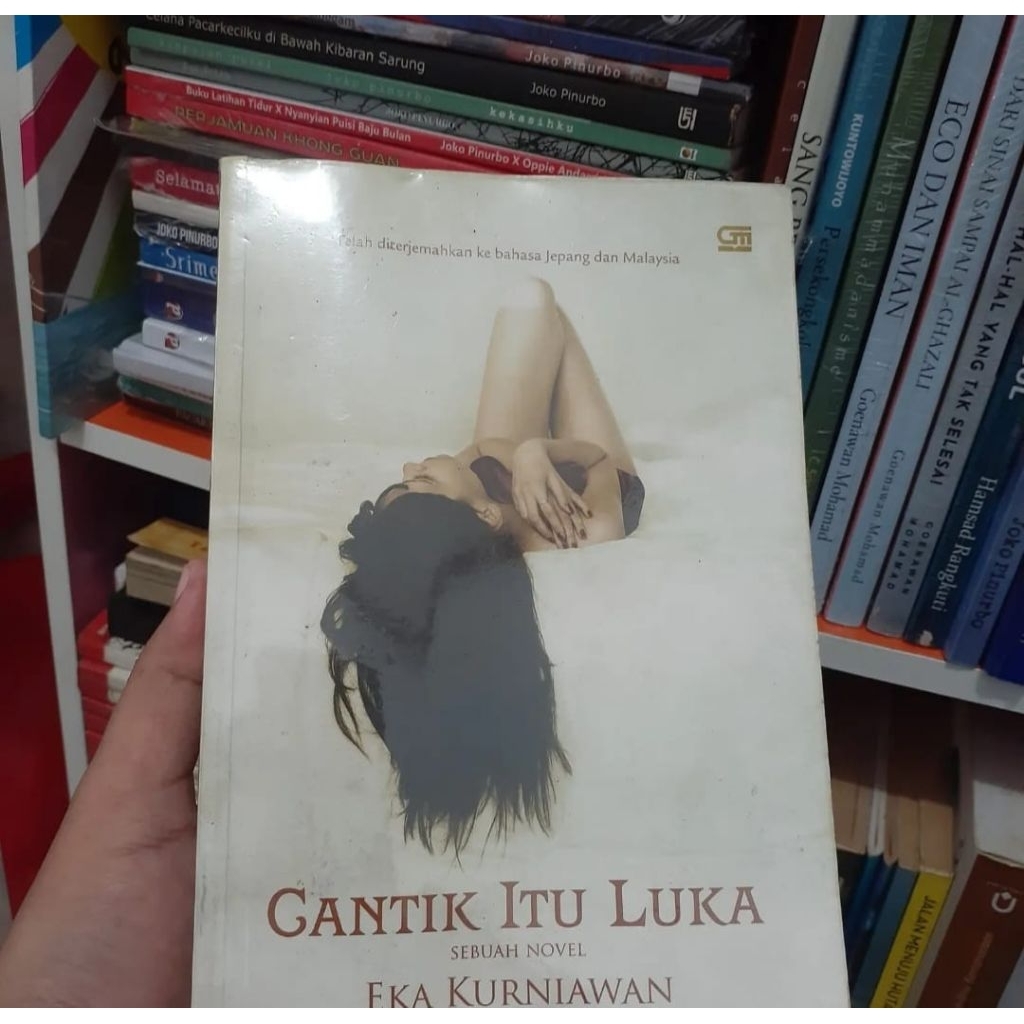 cantik itu luka - eka kurniawan (original)