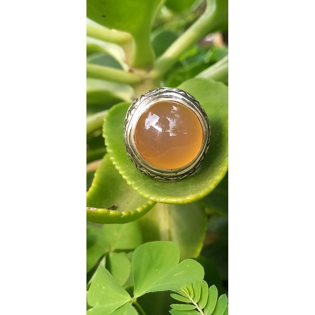 Cincin natural batu Obi nukleus