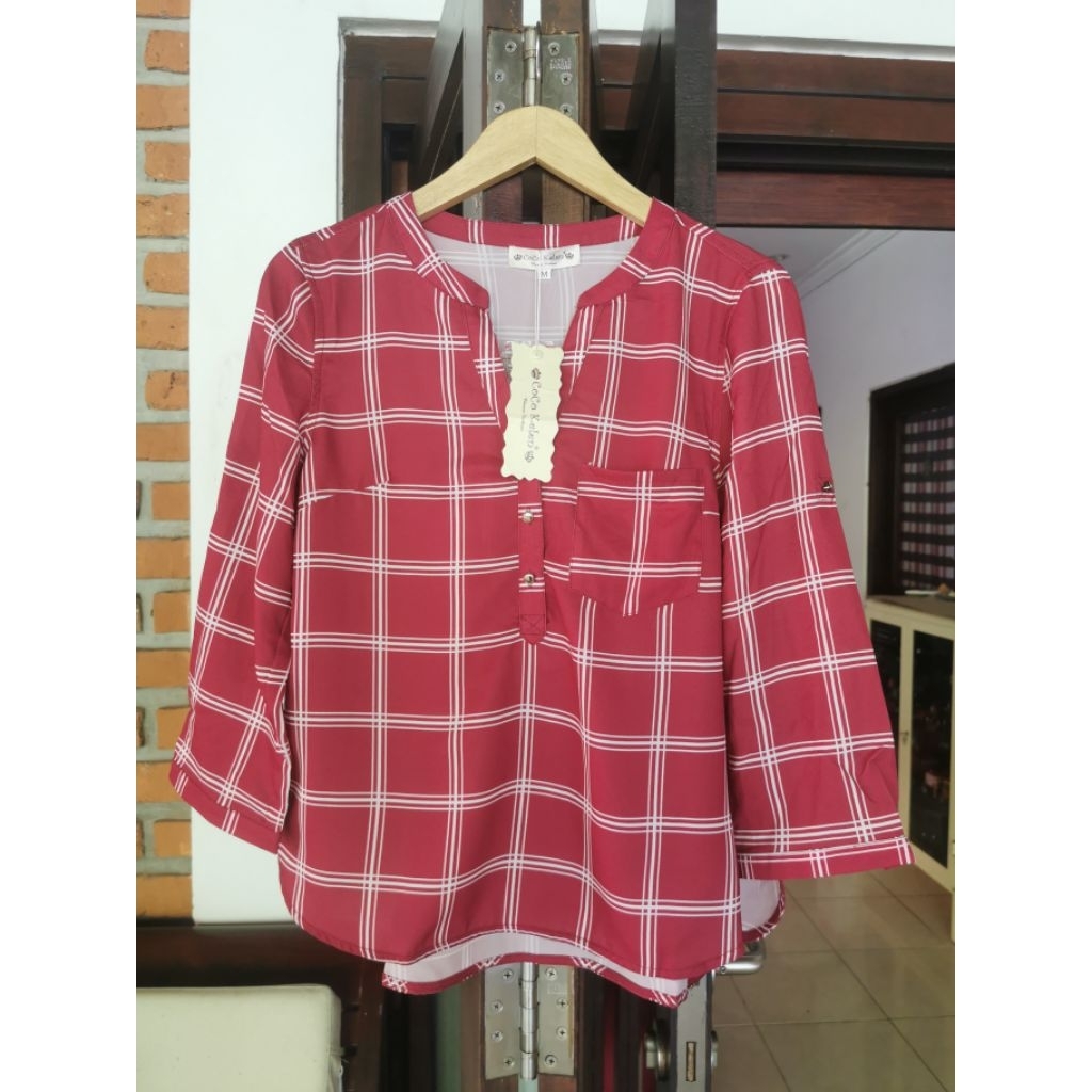 Atasan kotak kotak merah Cocokelen Size M