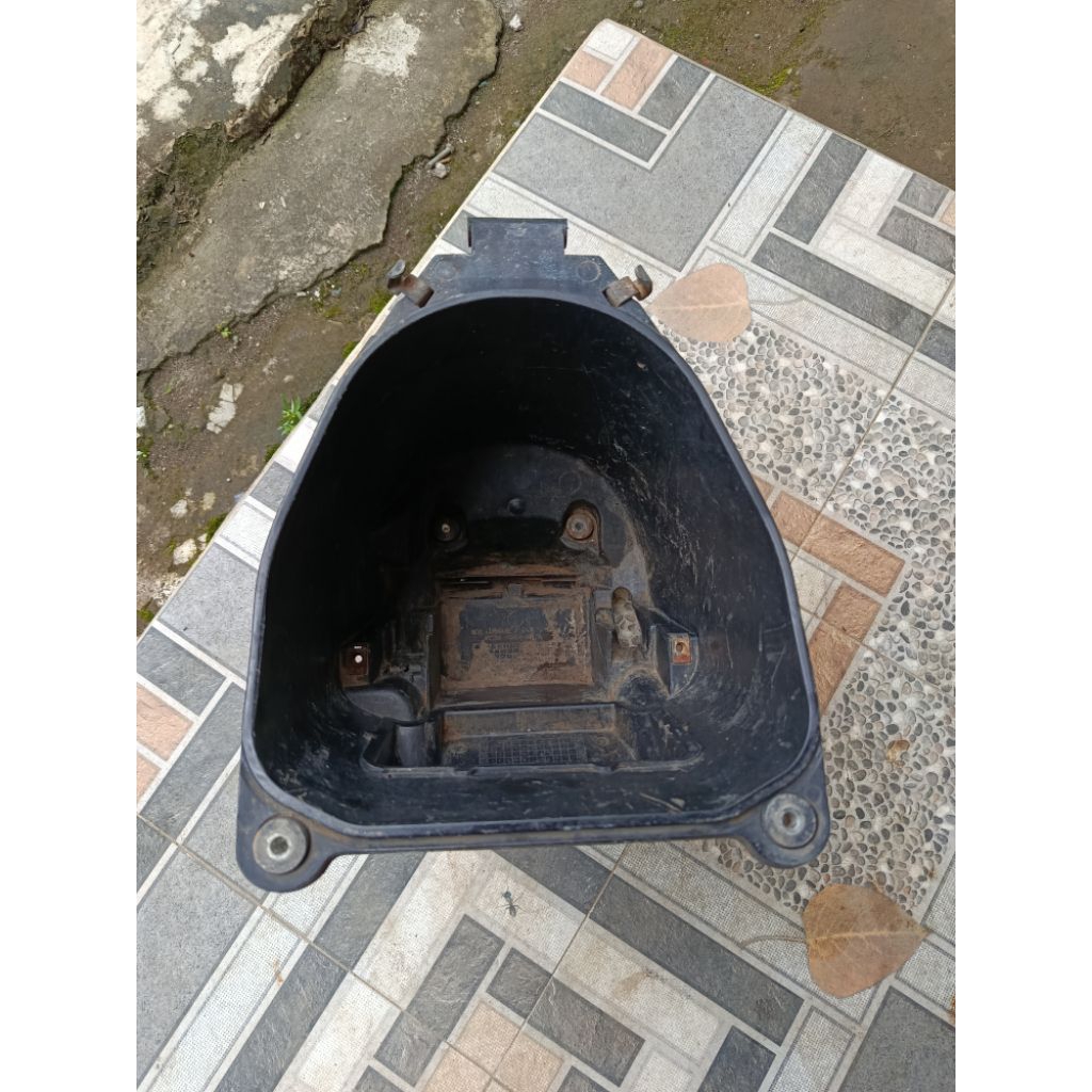 bagasi bawah jok bagasi jok supra x125 karisma original