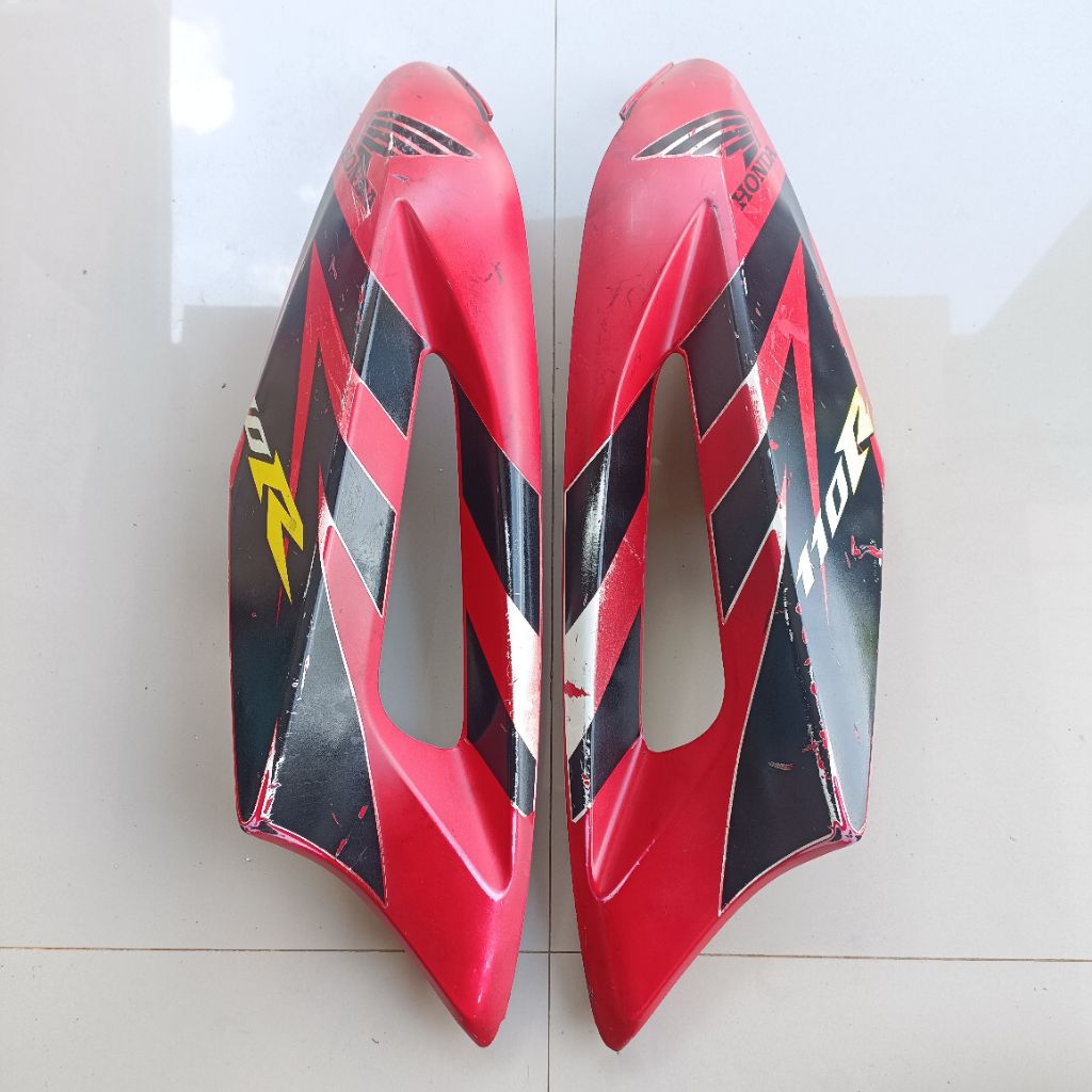 cover sambungan body atas depan honda blade old 110 original KWB