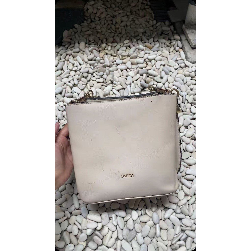 Preloved Oneda Slingbag