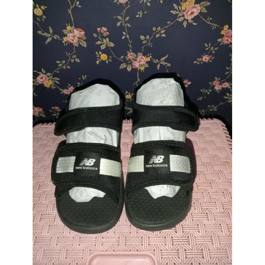 Sandal New balance anak