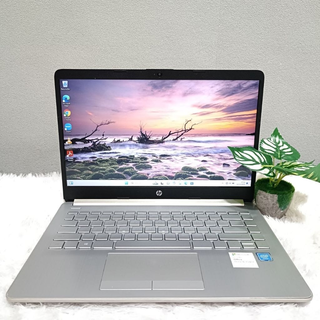 LAPTOP HP 14S CF2018TU INTEL N4020 RAM 8GB SSD 256GB LAYAR 14.0 INCH KEYBOARD BACKLIGHT GOLD