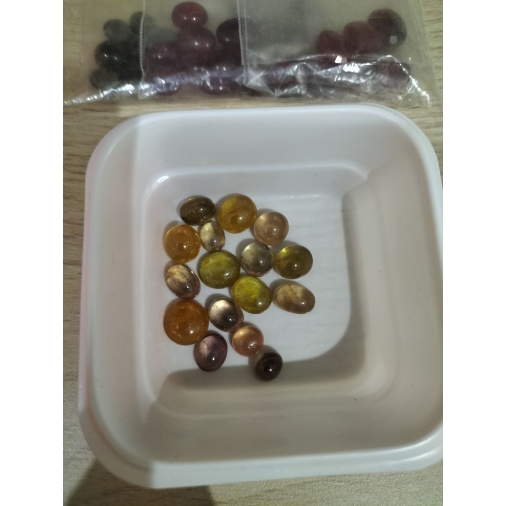 NATURAL YELLOW SAPPHIRE 