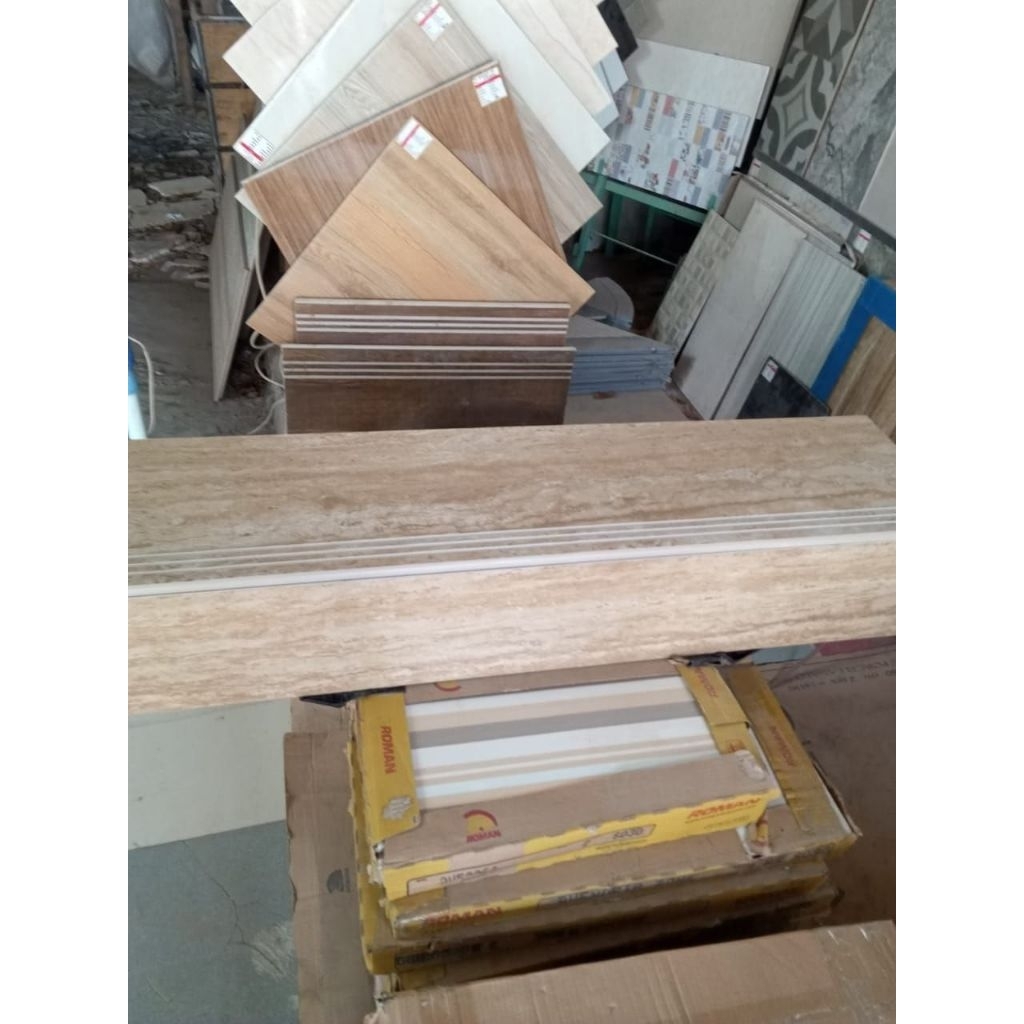 Granit Tangga Roman dRomano Brown 30x90 / 30x120