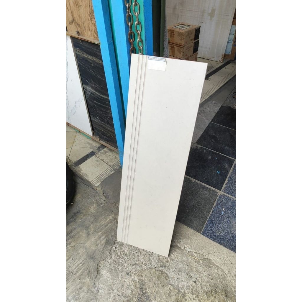 Granit Tangga Roman Cream Polos Matte 30x90 / 30x120