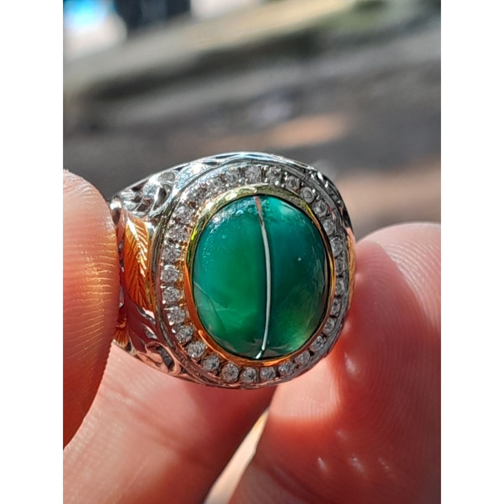 Batu akik hijau garut marsih motif/pamor kendit kristal