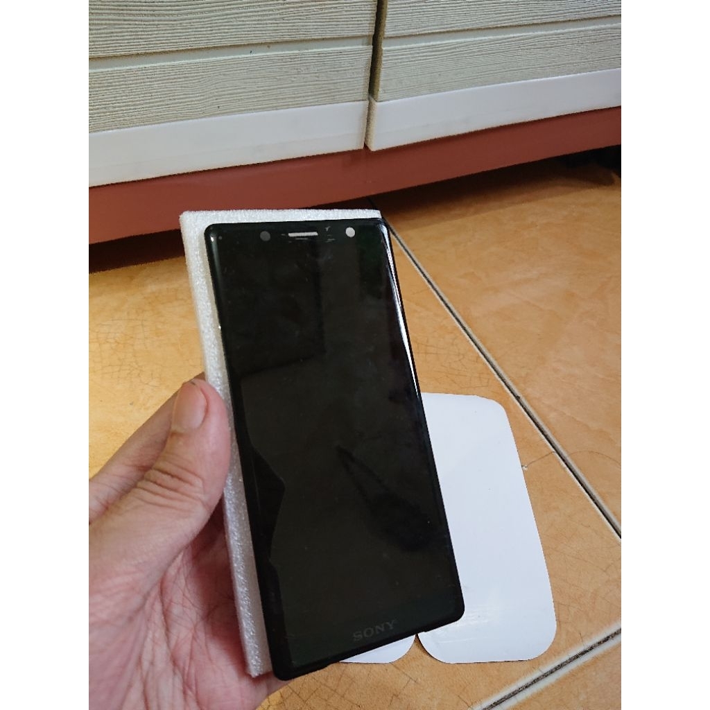Lcd Xperia xz2 compact bukan ori bawaan  minusan sentuh aman