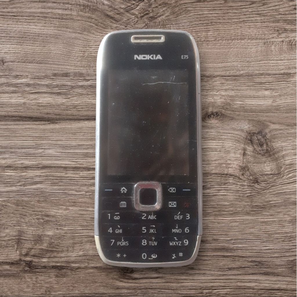 NOKIA E75 BAHAN