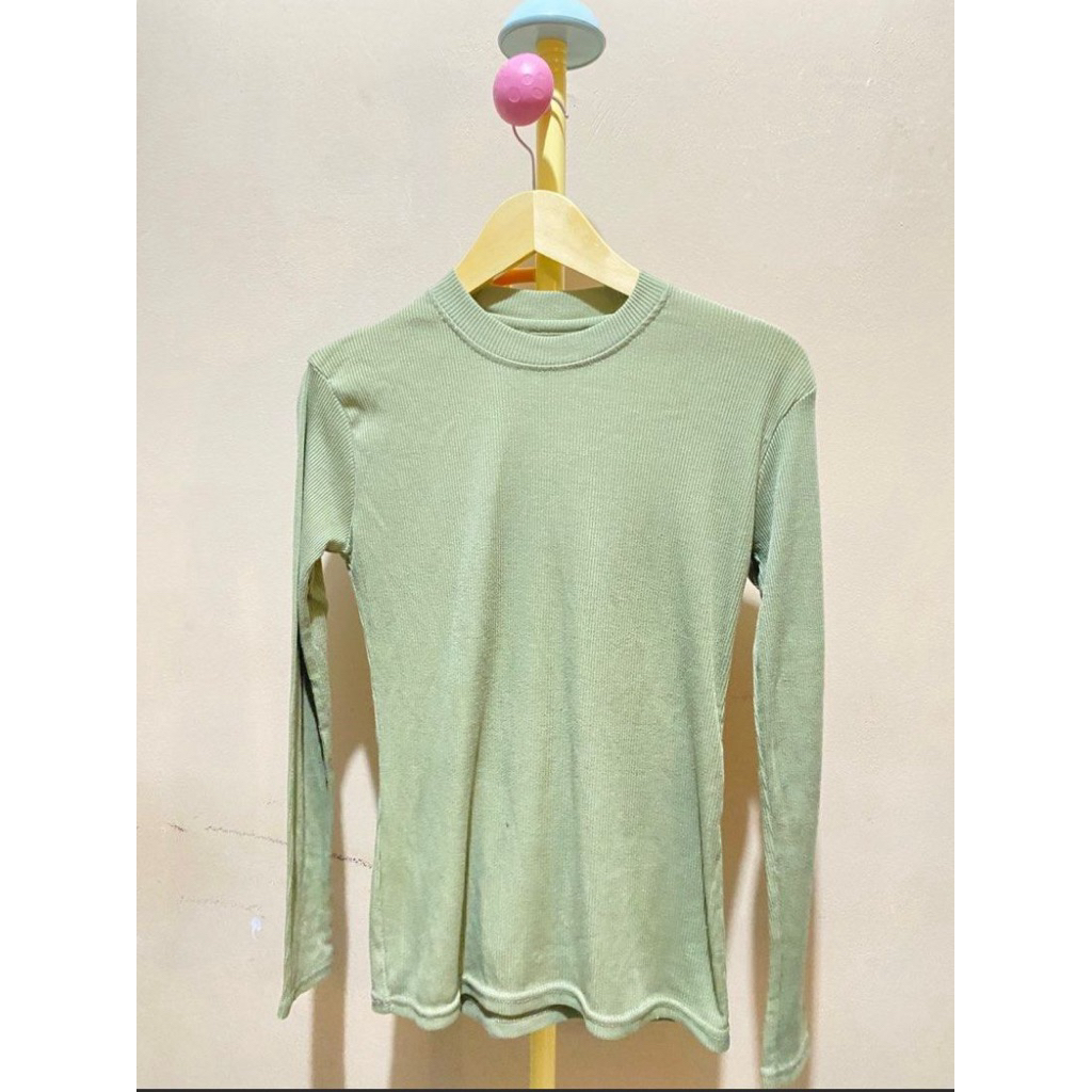 Iner Sage dan Cream, Sweater Kenzo, Kaos Army, Cw Nude