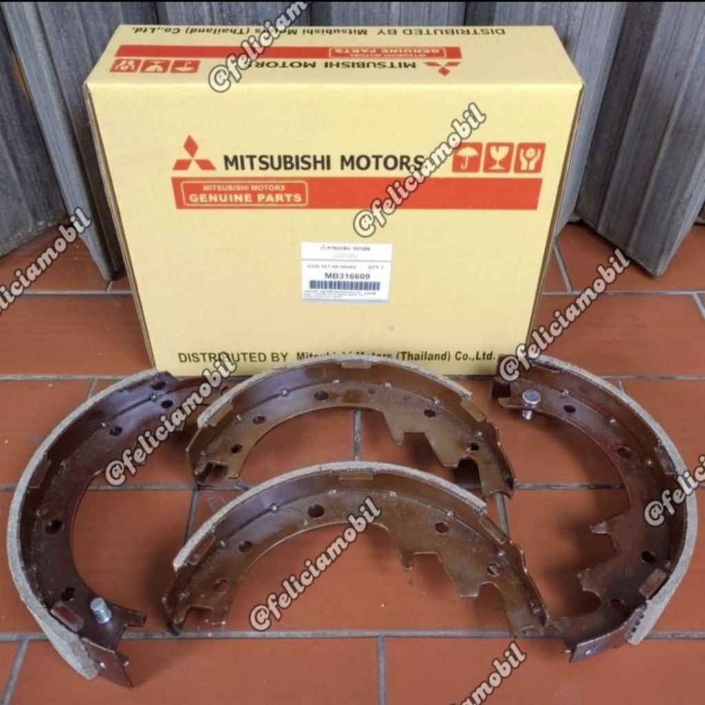 Brake Shoe Kampas Rem Belakang L300 Bensin