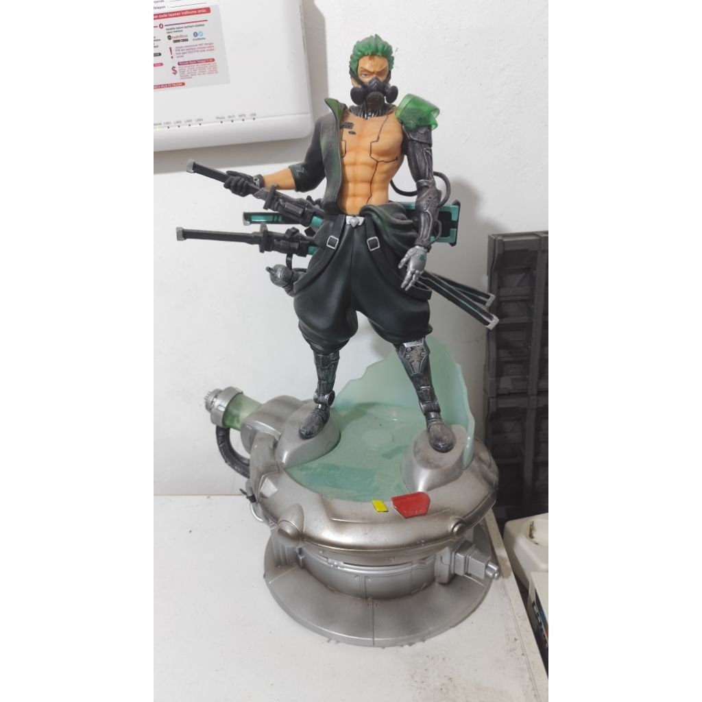 Statue figure Roronoa Zoro cyberpunk One piece