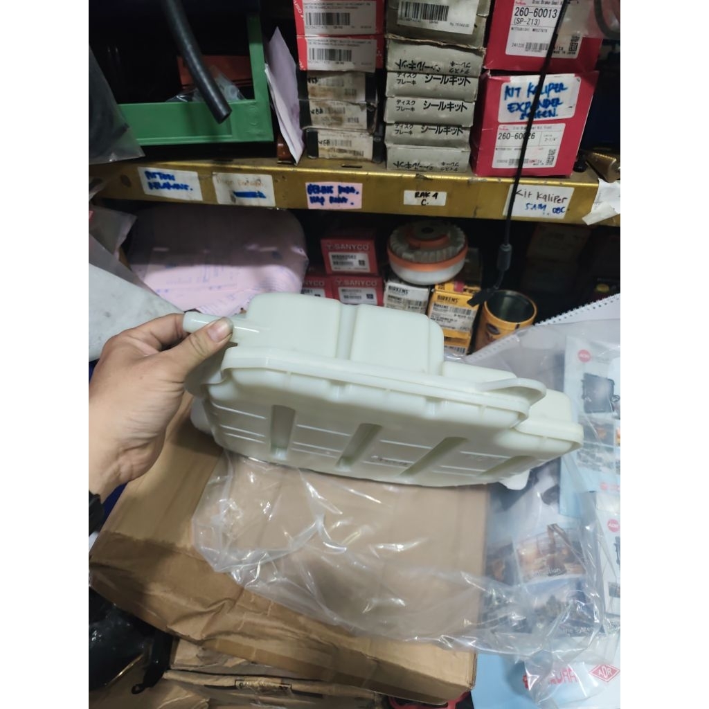 Tabung cadangan air radiator canter euro 4