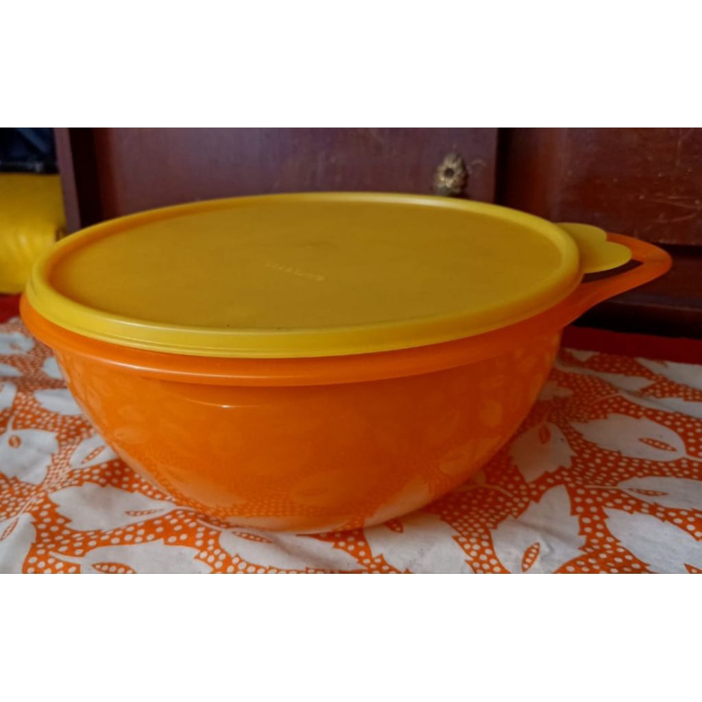 thats A bowl 3L tupperware preloved