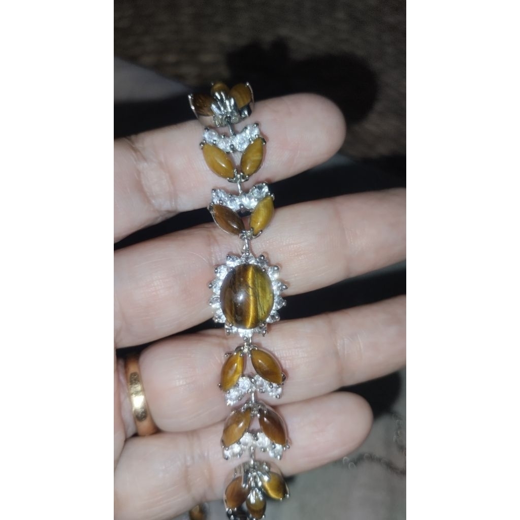 Set perhiasan batu giok Kalimantan