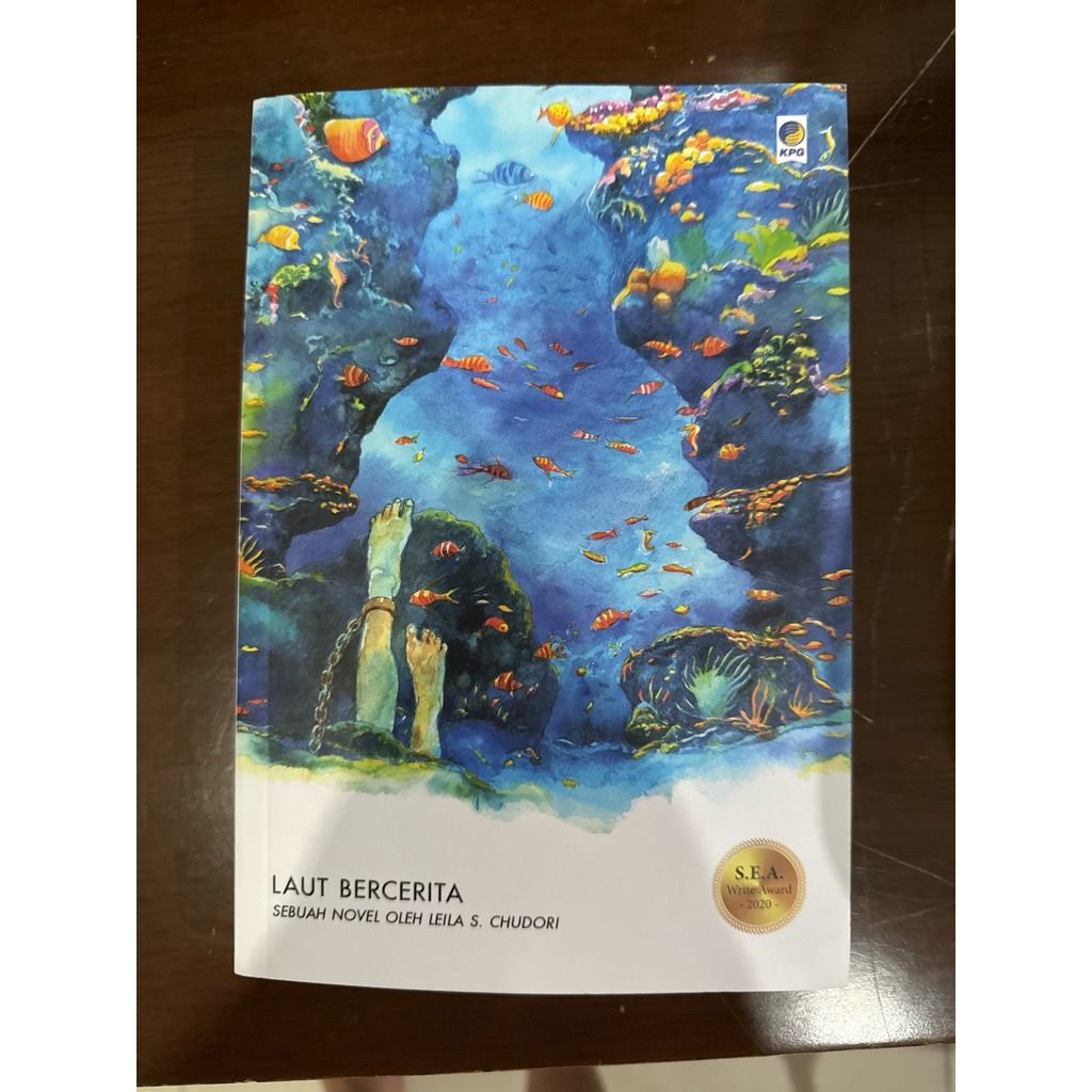 PRELOVED Buku Novel Laut Bercerita oleh Leila S. Chudori